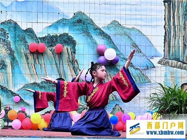 沿河县思渠镇中心完全小学举办庆“六一”文艺汇演(图3) 5月31日思渠镇中心完全小学举办庆“六一”文艺汇演活动3.jpg