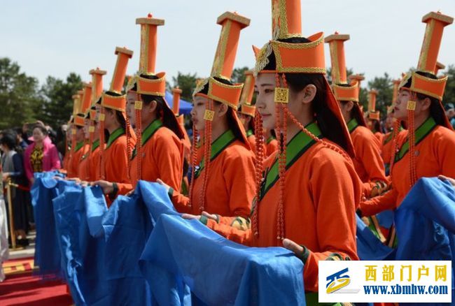 内蒙古自治区建立以后,为何首府城市,必须选择呼和...(图4) 内蒙古自治区建立以后,为何首府城市,必须选择呼和...(图4)