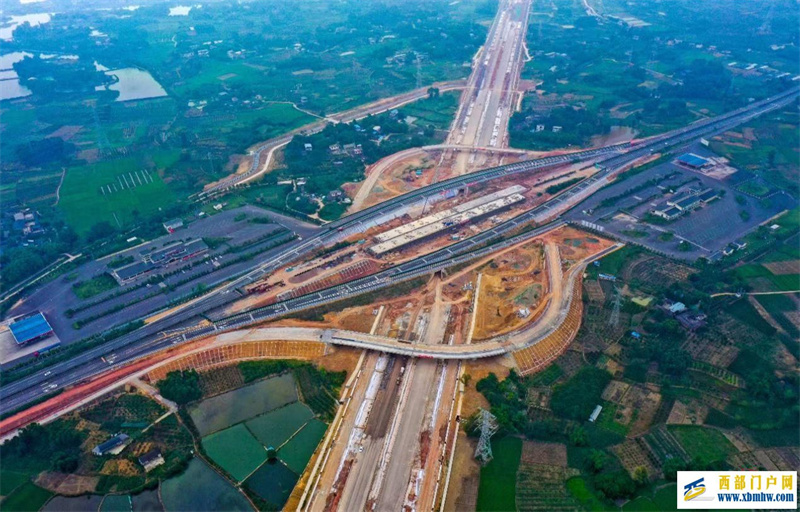 双向12车道天府大道眉山段预计下月主体贯通(图1) 双向12车道天府大道眉山段预计下月主体贯通(图1)