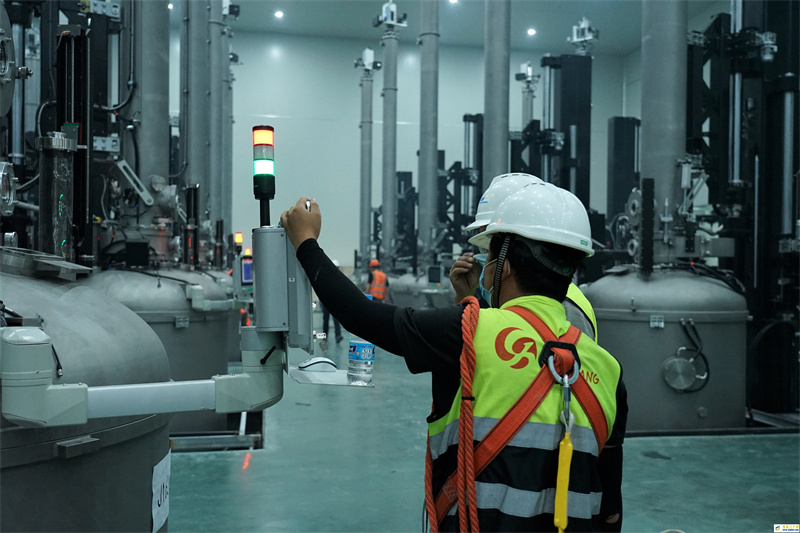 新华全媒+丨青海西宁光伏产业抢抓夏季生产建设窗口期(图1) 新华全媒+丨青海西宁光伏产业抢抓夏季生产建设窗口期(图1)