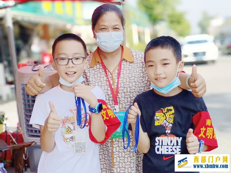 成都市温江区万春镇关工委开展“大手拉小手”文明劝导志愿服务活动(图2) 图片2.jpg