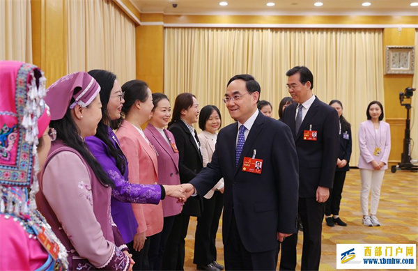 徐麟李炳军亲切看望贵州代表团妇女代表 向全省广大妇女同胞致以节日的问候和祝福 徐麟李炳军亲切看望贵州代表团妇女代表 向全省广大妇女同胞致以节日的问候和祝福