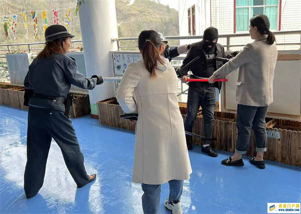 刀坝镇中心幼儿园“反恐防爆”活动简报(图2) 00.jpg