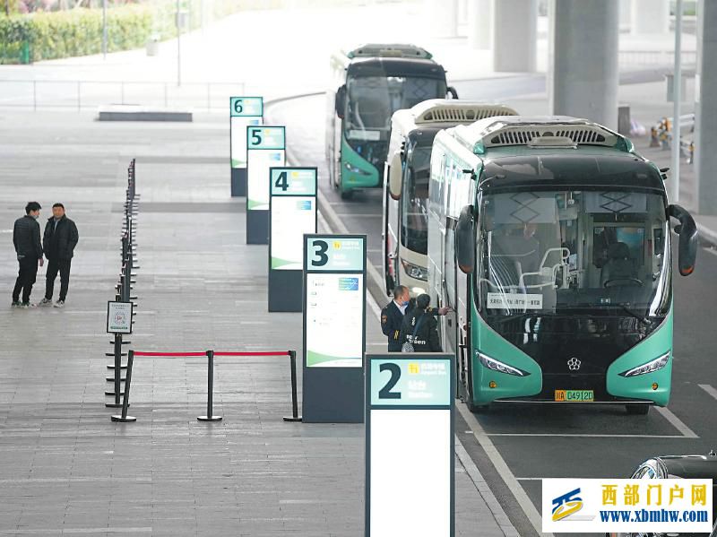 西南地区“新国门”开启首日 12万人次从天府国际机场进出(图2) 西南地区“新国门”开启首日 12万人次从天府国际机场进出(图2)