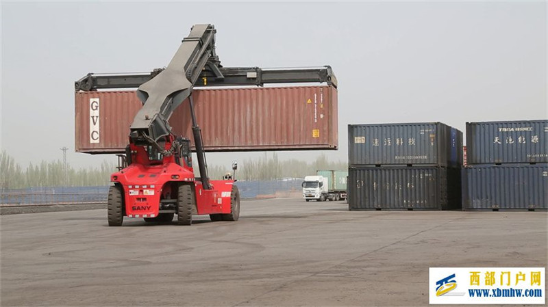 2023年首列喀什至塔什干中亚班列开行(图2) 2023年首列喀什至塔什干中亚班列开行(图2)