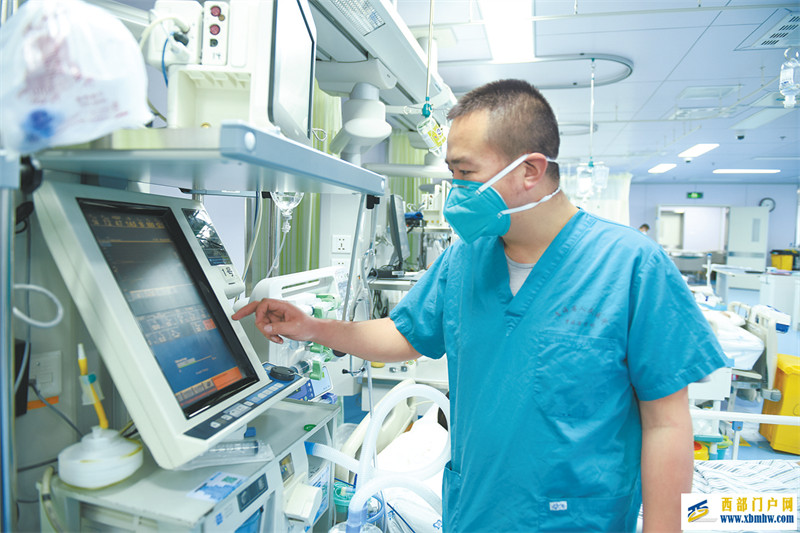 践行南丁格尔誓言 护佑高原人民健康——写在第112个“5·12”国际护士节(图4) 践行南丁格尔誓言 护佑高原人民健康——写在第112个“5·12”国际护士节(图4)