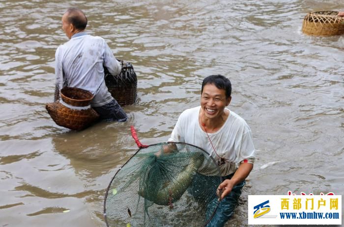 贵州施秉:苗族同胞欢度“吃新节”(图1) 贵州施秉:苗族同胞欢度“吃新节”