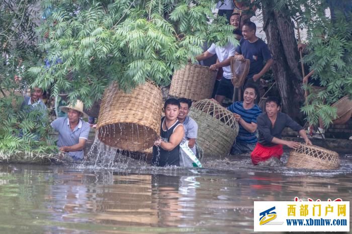 贵州施秉:苗族同胞欢度“吃新节”(图4) 贵州施秉:苗族同胞欢度“吃新节”(图4)