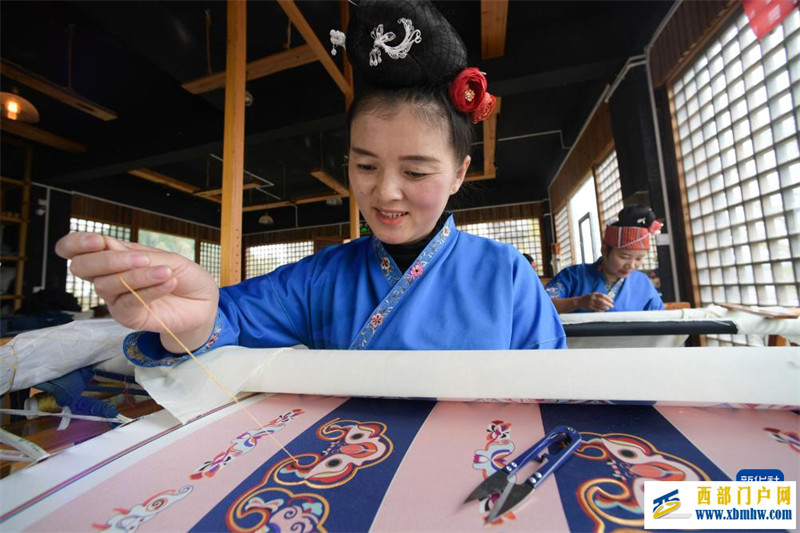 贵州施秉:“非遗”苗绣产业焕发生机(图1) 贵州施秉:“非遗”苗绣产业焕发生机(图1)