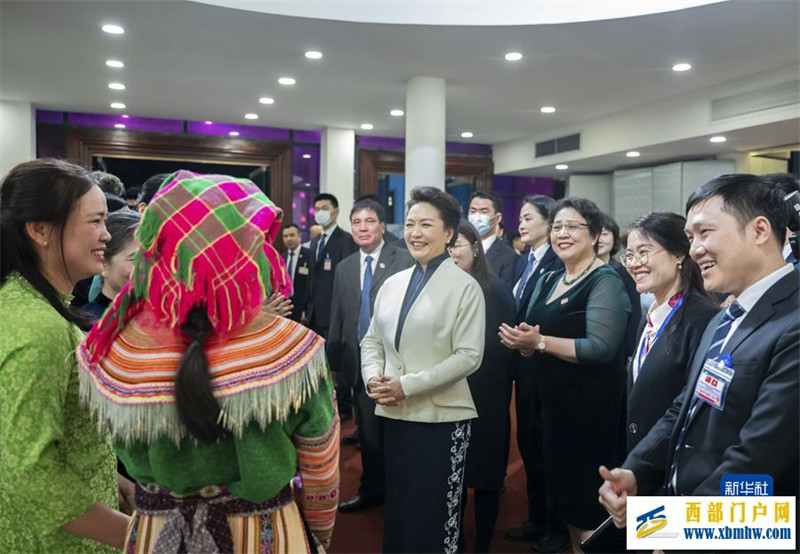 彭丽媛同越共中央总书记夫人吴氏敏参观越南妇女博物馆并茶叙(图4) 彭丽媛同越共中央总书记夫人吴氏敏参观越南妇女博物馆并茶叙(图4)