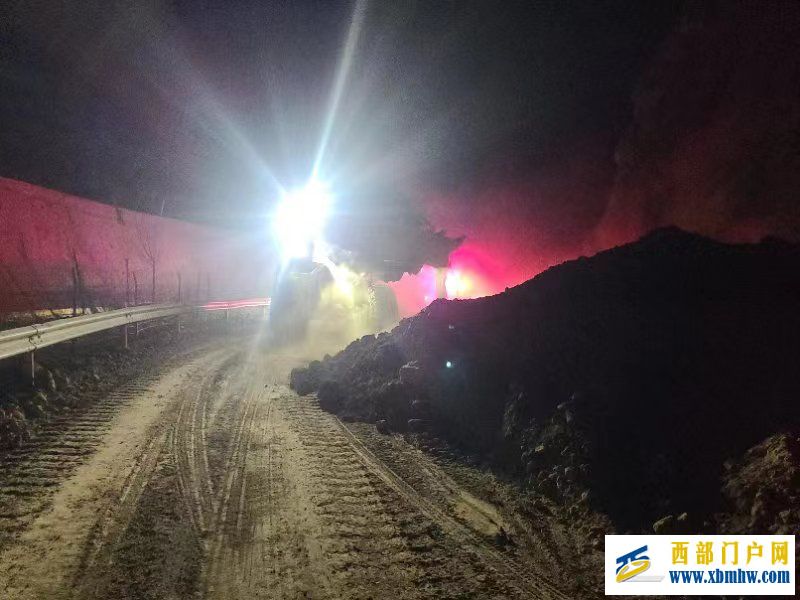 甘肃受损公路已抢通 客货列车恢复通行(图2) 甘肃受损公路已抢通 客货列车恢复通行(图2)