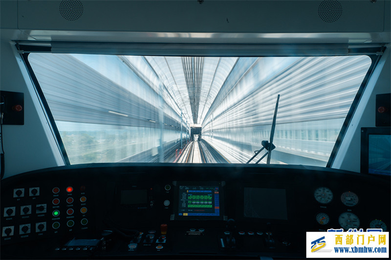 轨道18号线开通运营 重庆再添一条轨道交通骨干线路(图2) 轨道18号线开通运营 重庆再添一条轨道交通骨干线路(图2)