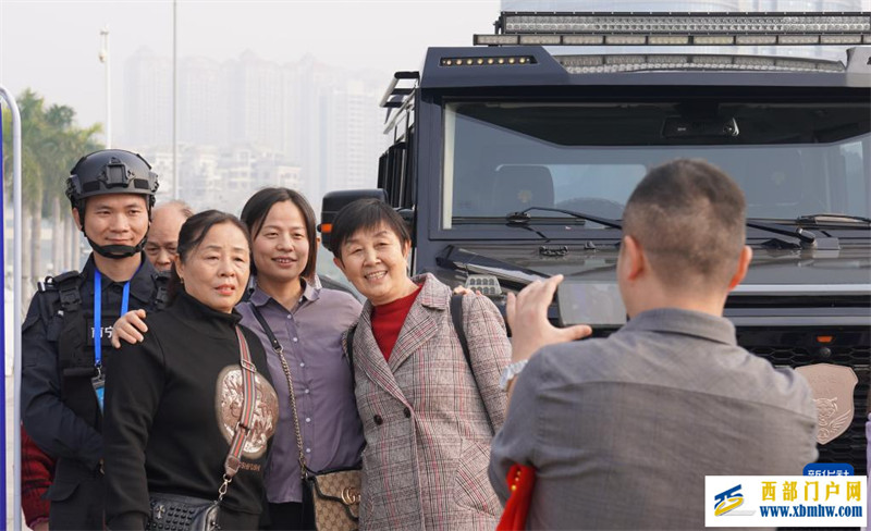 广西南宁举办警营开放日活动(图4) 广西南宁举办警营开放日活动(图4)