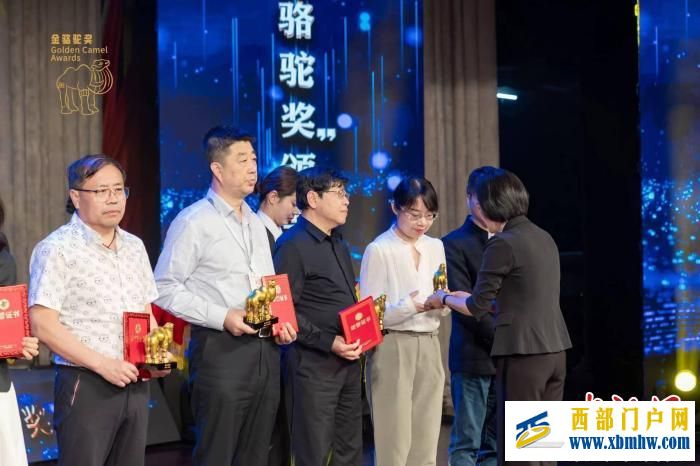 甘肃作家出书缅怀“金老爷子”:留住父亲70载“田园童话”(图2) 甘肃作家出书缅怀“金老爷子”:留住父亲70载“田园童话”(图2)