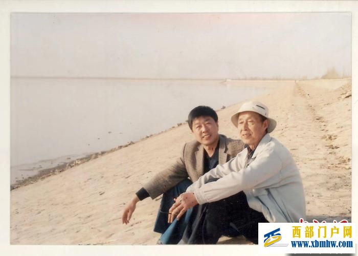 甘肃作家出书缅怀“金老爷子”:留住父亲70载“田园童话”(图1) 甘肃作家出书缅怀“金老爷子”:留住父亲70载“田园童话”(图1)