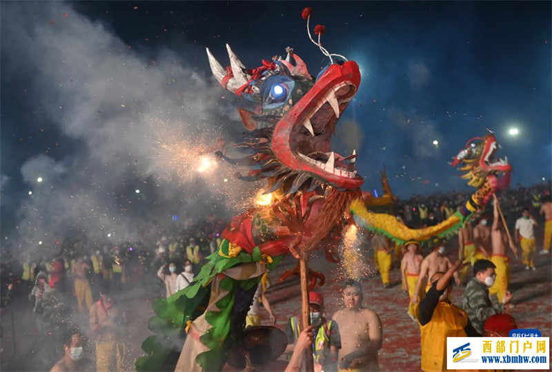 新春走基层|广西宾阳:炮龙腾舞庆新春(图1) 新春走基层|广西宾阳:炮龙腾舞庆新春(图1)