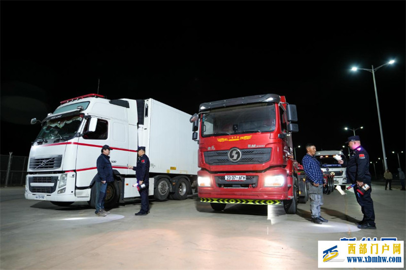 内蒙古二连浩特公路口岸24小时货运通关(图2) 内蒙古二连浩特公路口岸24小时货运通关(图2)
