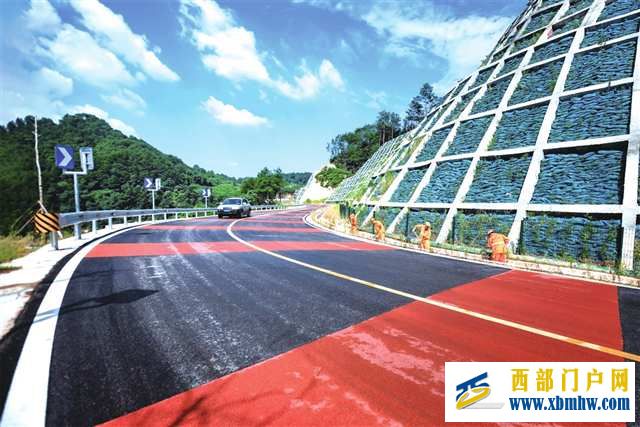 巴南区:“四好农村路”铺筑乡村振兴幸福道(图2) 巴南区:“四好农村路”铺筑乡村振兴幸福道(图2)