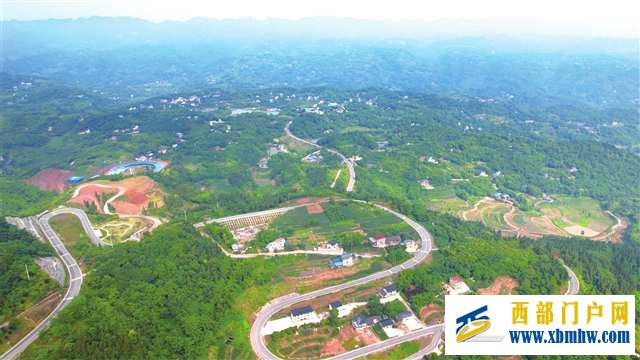 巴南区:“四好农村路”铺筑乡村振兴幸福道(图1) 巴南区:“四好农村路”铺筑乡村振兴幸福道(图1)