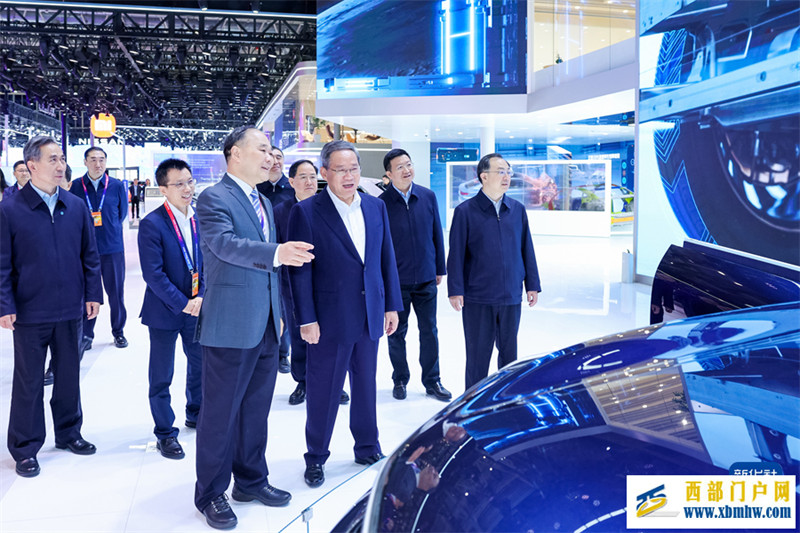 李强在2024北京国际汽车展览会调研(图1) 李强在2024北京国际汽车展览会调研(图1)