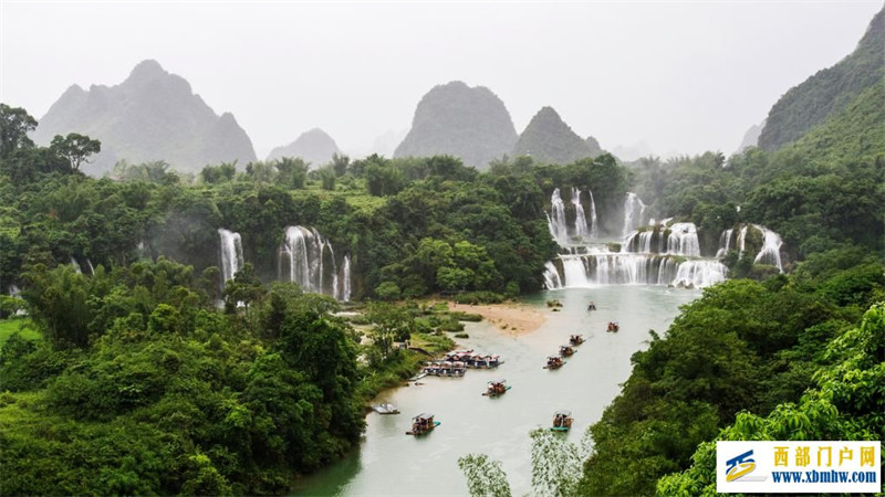 山水与人文的“双向奔赴”——中越跨境旅游越来越火热(图1) 山水与人文的“双向奔赴”——中越跨境旅游越来越火热(图1)