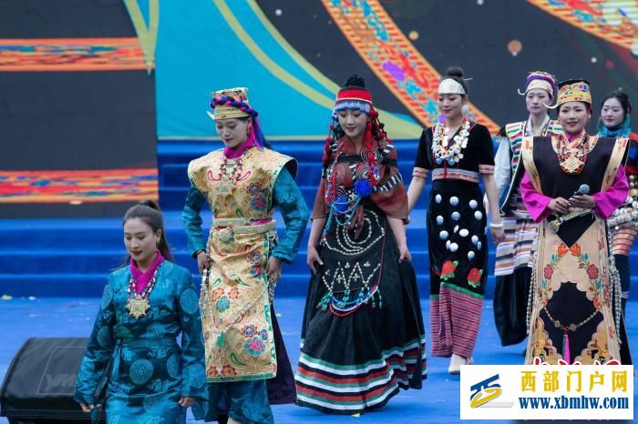 西藏米林第十六届黄牡丹藏医药文化旅游活动开幕(图8) 西藏米林第十六届黄牡丹藏医药文化旅游活动开幕(图8)