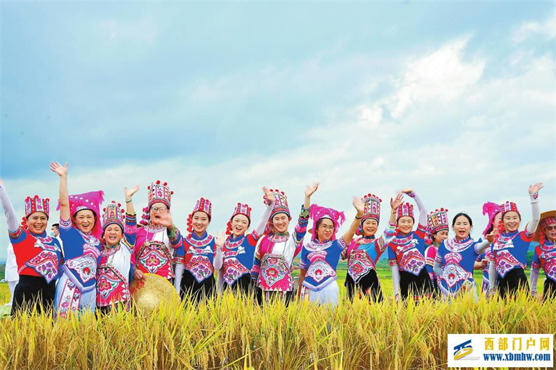 沃野美如画 云岭好“丰”景(图1) 沃野美如画 云岭好“丰”景(图1)