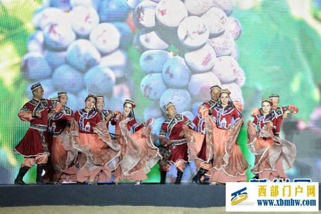 聆听历史回响 “何以中国·五星出东方”网络主题宣传活动在吐鲁番启动(图3) 聆听历史回响 “何以中国·五星出东方”网络主题宣传活动在吐鲁番启动(图3)