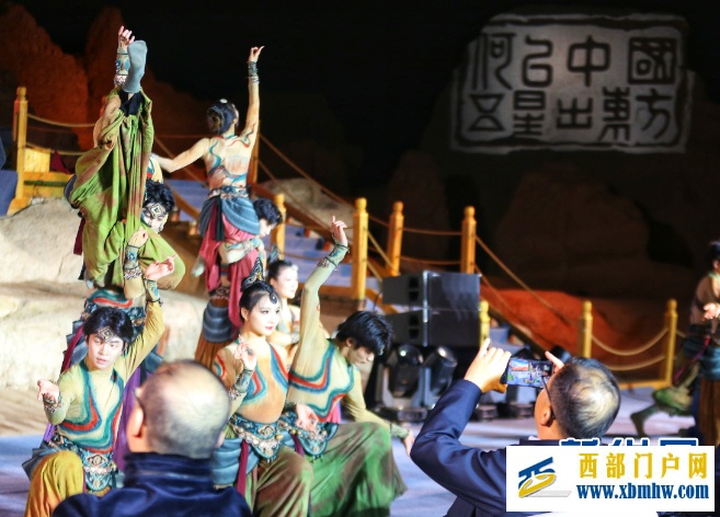 聆听历史回响 “何以中国·五星出东方”网络主题宣传活动在吐鲁番启动(图4) 聆听历史回响 “何以中国·五星出东方”网络主题宣传活动在吐鲁番启动(图4)