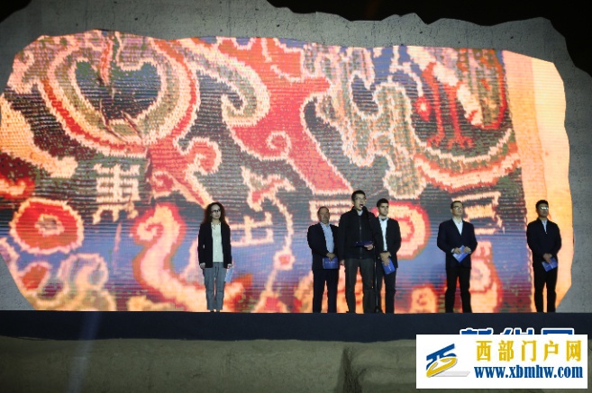 聆听历史回响 “何以中国·五星出东方”网络主题宣传活动在吐鲁番启动(图5) 聆听历史回响 “何以中国·五星出东方”网络主题宣传活动在吐鲁番启动(图5)