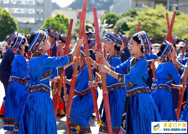 “千人打榔舞”天等邀您共赏非遗盛宴(图2) “千人打榔舞”天等邀您共赏非遗盛宴(图2)
