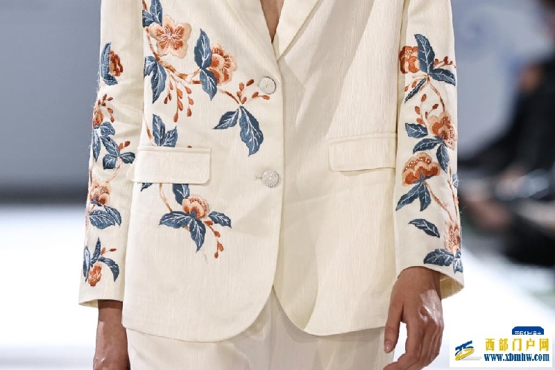 镜头连中外 | 楚雄彝绣“秀”巴黎(图6) 镜头连中外 | 楚雄彝绣“秀”巴黎(图6)