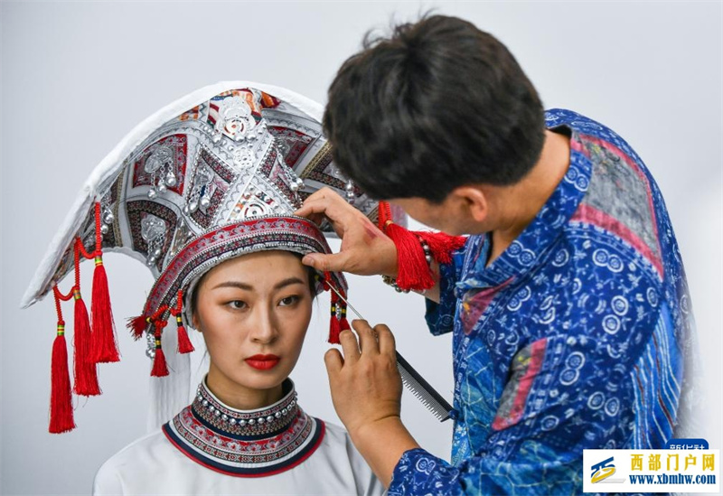 镜头连中外 | 楚雄彝绣“秀”巴黎(图11) 镜头连中外 | 楚雄彝绣“秀”巴黎(图11)