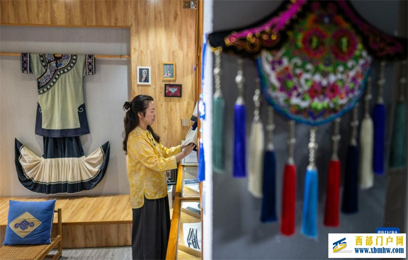 镜头连中外 | 楚雄彝绣“秀”巴黎(图15) 镜头连中外 | 楚雄彝绣“秀”巴黎(图15)