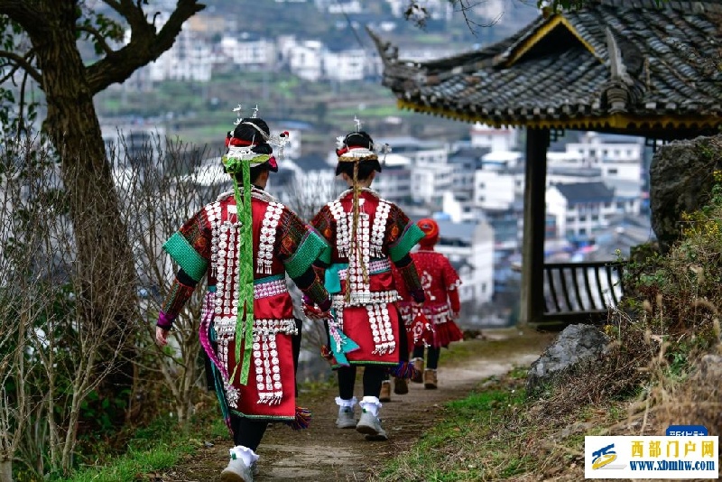 两对苗族双胞胎姐妹共赴“甘囊香”(图6) 两对苗族双胞胎姐妹共赴“甘囊香”(图6)