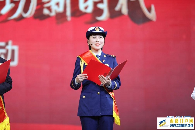 “蓝焰”玫瑰绽放光芒——记全国三八红旗手陈琳(图2) “蓝焰”玫瑰绽放光芒——记全国三八红旗手陈琳(图2)