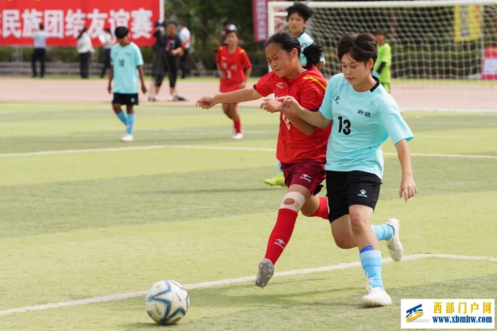 全国青少年女子足球民族团结友谊赛在新疆开赛(图2) 全国青少年女子足球民族团结友谊赛在新疆开赛(图2)