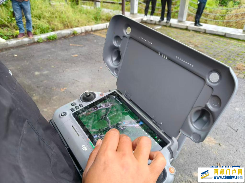 贵州道真:无人机播撒油菜籽 科技赋能秋种忙(图3) 贵州道真:无人机播撒油菜籽 科技赋能秋种忙(图3)