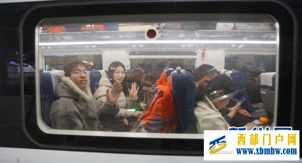 贵州长顺：春风护航返岗路 暖心专列赴“新程”(图2)