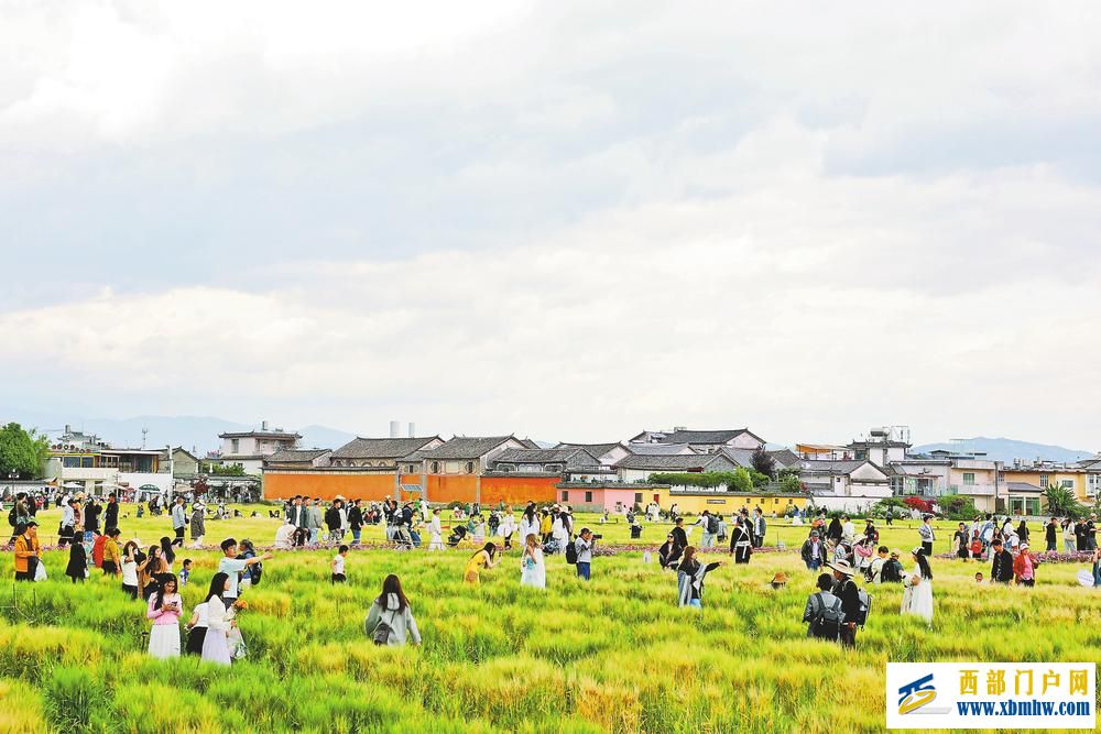 “五一”假期云南多地游客量与花费双增(图1)